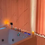 شقة Jacuzzi Bliss By The Motlawa