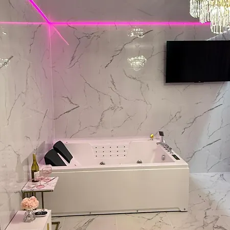 Jacuzzi Bliss By The Motlawa Gdansk