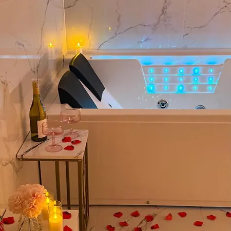 Jacuzzi Bliss By The Motlawa Apartamento Gdansk