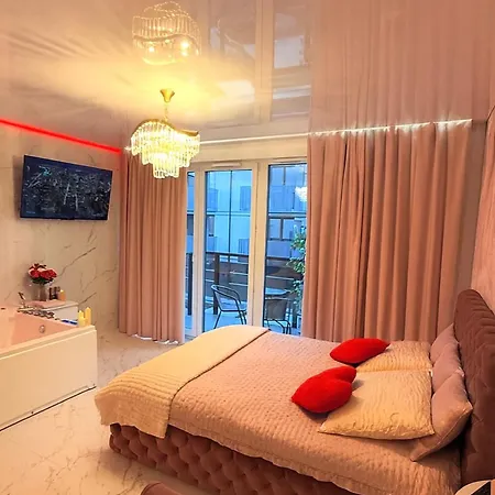 Jacuzzi Bliss By The Motlawa 公寓