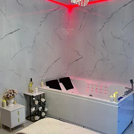 Jacuzzi Bliss By The Motlawa 公寓 格但斯克