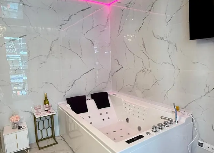 Jacuzzi Bliss By The Motlawa * غدانسك