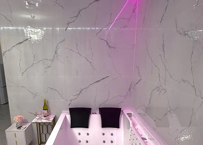 Jacuzzi Bliss By The Motława * Gdańsk