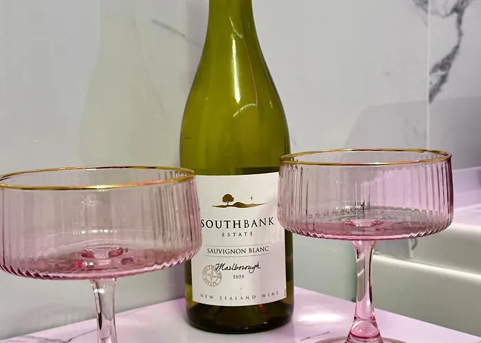 Jacuzzi Bliss By The Motlawa