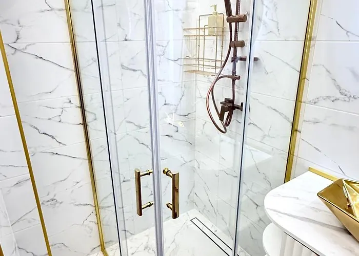 Jacuzzi Bliss By The Motława *