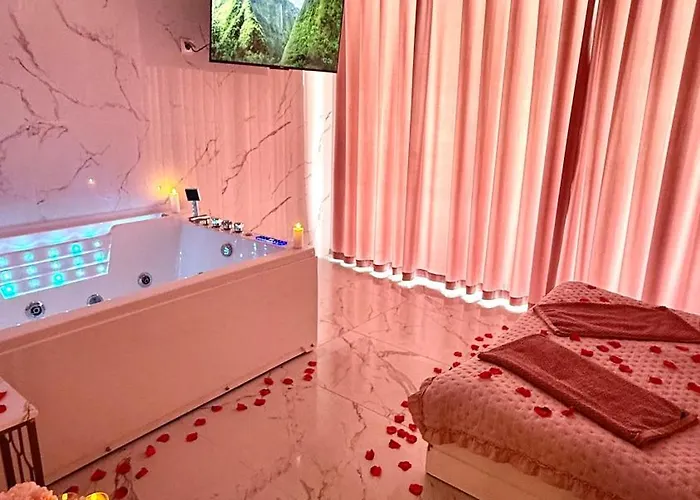 شقة Jacuzzi Bliss By The Motlawa