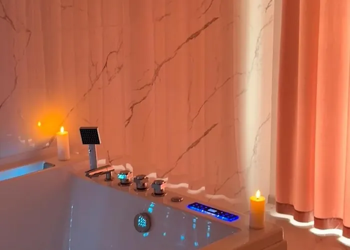 شقة Jacuzzi Bliss By The Motlawa